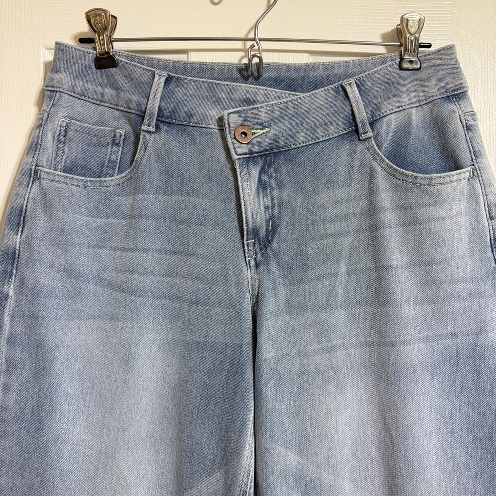 Halara Flex Asymmetric Low Rise Zipper Pockets Baggy Wide Leg light wash small - Picture 7 of 11